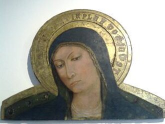 Andrea De Litio: Maestro del Rinascimento Abruzzese. L’attività artistica di Andrea De Litio, nato a Lecce nei Marsi intorno al 1420, si sviluppa in un contesto storico e culturale di grande fermento per l’Abruzzo, che, pur essendo una regione periferica, era attraversato dalle influenze del gotico internazionale e dalle innovazioni rinascimentali fiorentine. De Litio è stato un pittore capace di interpretare queste suggestioni, creando opere di straordinaria qualità che lo collocano tra i protagonisti del Quattrocento italiano. La sua produzione riflette un equilibrio perfetto tra tradizione e modernità, con una sensibilità particolare verso la rappresentazione realistica e la spiritualità delle figure. Le prime tracce documentate della sua attività risalgono al 1442, quando è citato come pittore autonomo a Norcia, in Umbria, accanto a Bartolomeo di Tommaso da Foligno. È in questo periodo che De Litio inizia a emergere come un artista capace di dialogare con i grandi movimenti artistici del tempo, assimilando le influenze dei maestri senesi e fiorentini. Una delle sue prime opere conosciute, la “Madonna di Cese,” dimostra già la sua straordinaria abilità nel conferire espressività ai volti e una cura quasi maniacale per i dettagli, tratti distintivi che lo accompagneranno lungo tutta la sua carriera. La sua opera più importante e celebrata è il ciclo di affreschi nella cattedrale di Atri, realizzato tra il 1450 e il 1480 circa. Questi affreschi rappresentano il culmine della sua maturità artistica e sono un esempio straordinario di come De Litio abbia saputo fondere le innovazioni del Rinascimento con la tradizione gotica. Le scene, che decorano il coro e le pareti della cattedrale, sono caratterizzate da una complessa narrazione figurativa, una grande attenzione ai dettagli architettonici e una forte introspezione psicologica dei personaggi. Quest’opera è considerata uno dei cicli pittorici più significativi del Rinascimento italiano, non solo per la qualità tecnica ma anche per la profondità espressiva. Nel corso della sua carriera, De Litio ha realizzato numerosi affreschi e dipinti che oggi sono sparsi tra diverse località dell’Abruzzo e dell’Italia centrale. Tra le sue opere di rilievo vi sono la “Madonna del Latte” e il “San Cristoforo” di Guardiagrele, che evidenziano il suo interesse per la rappresentazione della figura umana in pose dinamiche e realistiche. La sua capacità di sperimentare con le proporzioni e la luce dimostra una profonda comprensione delle tecniche rinascimentali, pur mantenendo uno stile personale che non rinuncia all’eleganza e alla spiritualità. Nonostante il suo talento straordinario, Andrea De Litio è stato a lungo trascurato dalla critica, fino a quando il suo lavoro è stato riscoperto e rivalutato nel XX secolo. La sua attività non solo ha lasciato un segno indelebile nella storia dell’arte abruzzese, ma ha anche contribuito a definire l’identità artistica del Rinascimento italiano. Le sue opere continuano a essere ammirate per la loro capacità di combinare bellezza e profondità, offrendo uno sguardo unico sul mondo spirituale e culturale del Quattrocento.