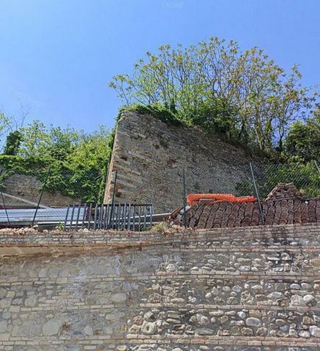 I ruderi della Roccaforte San Carlo di Montorio al Vomano