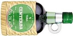 Il Centerba dell'Abruzzo Il Centerba Abruzzese: Un Liquore dalla Storia Millenaria. Il Centerba abruzzese è un liquore iconico dell’Abruzzo, noto per il suo sapore intenso e il carattere deciso. Il nome "Centerba" deriva dalla tradizione popolare, secondo cui questo distillato veniva preparato con un'ampia varietà di erbe aromatiche e officinali, raccolte nelle montagne abruzzesi. Prodotto sin dal XVIII secolo, il Centerba si distingue per le sue origini artigianali e per essere stato utilizzato non solo come bevanda, ma anche come rimedio naturale grazie alle sue proprietà digestive e balsamiche. La Preparazione Artigianale: La realizzazione del Centerba segue un processo tradizionale che prevede l’utilizzo di erbe aromatiche tipiche delle montagne abruzzesi, come la menta, il timo, la maggiorana e altre piante officinali. Le erbe, selezionate con cura, vengono fatte macerare in alcol puro per un periodo variabile, solitamente alcune settimane. Questo processo permette di estrarre le essenze naturali che conferiscono al liquore il suo aroma intenso e complesso. La miscela ottenuta viene poi filtrata e imbottigliata senza l’aggiunta di zucchero, mantenendo il gusto autentico delle erbe. Caratteristiche e Utilizzo: Il Centerba è un liquore molto forte, con una gradazione alcolica che può superare i 70 gradi. Al palato, offre un’esperienza unica: l’intensità alcolica è bilanciata dalle note aromatiche delle erbe, che creano un profilo gustativo complesso e persistente. Tradizionalmente, viene consumato in piccole quantità, spesso come digestivo dopo i pasti o per accompagnare dolci tipici come le ferratelle. Grazie alle sue proprietà balsamiche, viene anche utilizzato come rimedio casalingo per il raffreddore o per alleviare piccoli disturbi digestivi. Un Simbolo della Cultura Abruzzese: Il Centerba è molto più di un semplice liquore: rappresenta un simbolo del legame tra l’Abruzzo e le sue montagne. Le erbe che lo compongono sono raccolte a mano, seguendo antiche tradizioni che rispettano la biodiversità del territorio. Ogni bottiglia racchiude il carattere forte e autentico della regione, un mix di natura selvaggia, tradizione e sapienza artigiana. Gustare il Centerba significa immergersi in un’esperienza sensoriale che evoca i profumi e i sapori dell’Abruzzo, rendendo omaggio a una terra ricca di storia e autenticità.