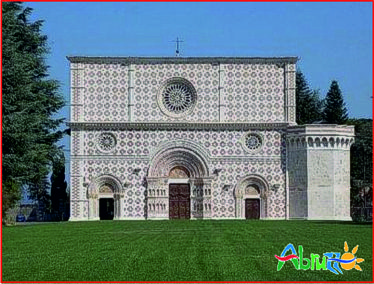 Le chiese e i santuari in Provincia de L'Aquila. Accanto ai grandi complessi religiosi, il territorio è costellato da abbazie, eremi e piccoli santuari che raccontano una dimensione più intima e raccolta della religiosità locale. L’Abbazia di Santo Spirito al Morrone rappresenta uno dei complessi monastici più imponenti dell’Abruzzo, legato alla figura di Papa Celestino V, mentre l’Eremo di San Bartolomeo in Legio incastonato nella roccia della Majella offre un esempio straordinario di architettura eremitica perfettamente integrata nella natura. Questi luoghi, spesso raggiungibili attraverso sentieri immersi nel verde, custodiscono secoli di storia, arte e tradizioni devozionali, diventando mete di pellegrinaggio e simboli di un patrimonio culturale che continua a vivere nel tempo, mantenendo intatto il suo fascino e il suo valore identitario.