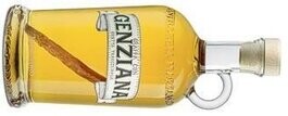 La Genziana abruzzese La Genziana Abruzzese: Un Tesoro della Tradizione. La genziana abruzzese è uno dei simboli più rappresentativi della cultura enogastronomica dell’Abruzzo. Questo liquore artigianale, ottenuto dalla macerazione delle radici della genziana, è noto per il suo sapore unico, deciso e piacevolmente amaro. La pianta di genziana cresce spontaneamente nelle aree montane della regione, come il Gran Sasso e la Majella, conferendo al liquore un legame indissolubile con il territorio. La genziana non è solo una bevanda, ma un’espressione autentica della natura selvaggia e della tradizione contadina. Preparazione e Ingredienti: La preparazione della genziana richiede cura e rispetto per i tempi naturali. Le radici, accuratamente raccolte ed essiccate, vengono immerse in alcol puro per un lungo periodo di macerazione, che può durare fino a un mese. Successivamente, si aggiungono vino bianco e uno sciroppo di zucchero per bilanciare l’amaro intenso delle radici. Ogni famiglia o produttore ha la propria ricetta segreta, tramandata di generazione in generazione, che aggiunge al liquore un carattere unico e irripetibile. Un Liquore dal Carattere Unico: Il liquore alla genziana si distingue per il suo profilo aromatico complesso e persistente. Al palato, offre una combinazione equilibrata tra le note amare delle radici e la dolcezza delicata del vino e dello zucchero. È spesso servito come digestivo a fine pasto, grazie alle sue proprietà benefiche per lo stomaco, ma può essere gustato anche come aperitivo, accompagnato da formaggi stagionati o dolci tradizionali abruzzesi. Ogni sorso è un viaggio attraverso i sapori genuini e intensi dell’Abruzzo. Un Legame Profondo con il Territorio: La genziana abruzzese è più di un semplice liquore: è un simbolo di identità regionale e di legame con la terra. La raccolta delle radici, spesso effettuata a mano nei pascoli d’alta quota, rispecchia un profondo rispetto per la natura e le sue risorse. Questo liquore incarna l’essenza dell’Abruzzo, una regione dove la tradizione e l’autenticità sono valori fondamentali. Ogni bottiglia di genziana racconta storie di antichi saperi e di paesaggi incontaminati, offrendo un assaggio della cultura e dell’anima abruzzese.