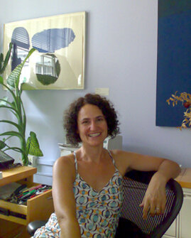 Gigliola Staffilani Gigliola Staffilani è stata Abby Rockefeller Mauzé Professor of Mathematics dal 2007 ed è stata Associate Department Head da luglio 2013 al 2015. Ha ricevuto l'equivalente di BS dall'Università di Bologna nel 1989 e la laurea specialistica e il dottorato di ricerca dall'Università di Chicago rispettivamente nel 1991 e nel 95. Mentre era all'Università di Chicago, la professoressa Staffilani ha ricevuto il Lawrence and Josephine Graves Memorial Lectureship Award e il Physical Sciences Teaching Prize. Carlos Kenig è stato il suo supervisore di dottorato. Dopo una Szegö Assistant Professorship presso la Stanford University, ha avuto incarichi di docenza presso le università di Stanford, Princeton e Brown (di ruolo a Stanford e Brown), prima di entrare a far parte della facoltà di matematica del MIT nel 2002 come professore associato di ruolo (professore nel 2006). La professoressa Staffilani è un'analista, con una concentrazione sulle equazioni differenziali parziali non lineari dispersive. A Stanford, ha ricevuto l'Harold M. Bacon Memorial Teaching Award nel 1997 e il Frederick E. Terman Award per i giovani docenti nel 1998. È stata una Sloan fellow dal 2000 al 2002, un membro dell'Institute for Advanced Study, a Princeton, nel 1996 e nel 2003 e un membro del Radcliffe Institute for Advanced Study presso l'Università di Harvard nel 2010. Al MIT, la professoressa Staffilani è stata co-presidente del Graduate Student Committee in Pure Mathematics dal 2009 al 2013 ed è stata Faculty Diversity Officer dal 2015. Nel 2013 è stata eletta membro della Massachusetts Academy of Science e membro dell'AMS, e nel 2014 membro dell'American Academy of Arts and Sciences. Nel 2017 ha ricevuto una borsa di studio Guggenheim e una borsa di studio Simons in matematica. Come membro del gruppo edX del Dipartimento, la professoressa Staffilani ha ricevuto il primo MITx Prize for Teaching and Learning in MOOCs dal MIT Office of Digital Learning. Sono stati premiati per i contributi significativi ai corsi MITx MOOC offerti su edX.org durante l'anno solare 2016. Nel 2018, ha ricevuto l'Earll M. Murman Award for Excellence in Undergraduate Advising. Nel 2020 è stata selezionata per il 2020 Committed to Caring (C2C) Award dall'Office of Graduate Education e ha ricevuto la Medaglia Guglielmo Marconi per l'ingegneria e la tecnologia dalla sua Alma Mather, l'Università di Bologna. Nel 2021, la professoressa Staffilani è stata eletta membro della National Academy of Sciences e nel 2022 ha ricevuto il Premio Luigi e Wanda Amario dall'Istituto Lombardo Accademia Scienze e Lettere di Milano.