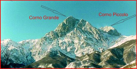 Il Gran Sasso d’Italia è uno dei simboli più riconoscibili del paesaggio abruzzese e rappresenta, con la sua imponenza, uno dei principali patrimoni naturalistici dell’Appennino. Il massiccio, inserito nel territorio del Parco Nazionale del Gran Sasso e Monti della Laga, domina un’ampia area dell’Abruzzo e offre scenari che cambiano radicalmente con il variare delle stagioni. Al centro del complesso montuoso si trova il Corno Grande, che con i suoi 2.912 metri è la vetta più alta degli Appennini, una presenza che caratterizza l’orizzonte e richiama ogni anno escursionisti, alpinisti e appassionati di montagna. Ai piedi delle grandi cime si apre Campo Imperatore, vasto altopiano spesso definito il “Piccolo Tibet d’Italia” per l’ampiezza degli spazi e l’aspetto quasi continentale del paesaggio. In primavera e in estate l’altopiano si trasforma in un grande mosaico di prati e fioriture, mentre in autunno i colori della vegetazione restituiscono al territorio un’atmosfera particolarmente suggestiva. D’inverno, invece, la neve modifica completamente il paesaggio e rende l’area una delle destinazioni montane più interessanti dell’Abruzzo. Il Gran Sasso non è però soltanto una meta per gli appassionati di escursionismo: il territorio offre numerosi percorsi adatti a diversi livelli di esperienza, itinerari panoramici, strade di montagna e punti di osservazione dai quali è possibile cogliere la varietà dell’Appennino centrale. La scoperta del Gran Sasso in Abruzzo passa anche attraverso i suoi borghi e le tradizioni delle comunità che vivono ai piedi del massiccio. Località come Castel del Monte, Santo Stefano di Sessanio, Calascio, Isola del Gran Sasso d’Italia e Castelli permettono di affiancare alla dimensione naturalistica quella storica, architettonica e gastronomica, raccontando un territorio profondamente legato alla pastorizia, all’artigianato e alla cultura delle aree interne. Tra i luoghi più celebri spicca la Rocca Calascio, antica fortificazione posta in posizione panoramica, diventata negli anni una delle immagini più conosciute dell’Abruzzo montano. Anche Santo Stefano di Sessanio, con il suo impianto medievale e le architetture in pietra, rappresenta una delle tappe più interessanti per chi desidera conoscere il patrimonio dei borghi abruzzesi. Nel versante orientale, Castelli conserva invece una lunga tradizione legata alla ceramica artistica, mentre le aree del Parco custodiscono una notevole biodiversità e habitat importanti per numerose specie della fauna appenninica. Il turismo sul Gran Sasso può quindi essere interpretato come un viaggio attraverso più dimensioni: la montagna e l’escursionismo, i paesaggi di alta quota, la storia dei borghi, le produzioni locali e una cultura che ancora oggi mantiene un forte legame con il territorio. Per questo il Gran Sasso d’Italia costituisce una delle destinazioni centrali per chi vuole scoprire l’Abruzzo più autentico, lontano dai principali centri urbani e immerso in un paesaggio dove natura e presenza umana convivono da secoli.