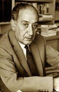 Ignazio Silone, uno dei più grandi intellettuali del Novecento italiano, è stato protagonista di un'intensa attività letteraria, politica e culturale che ha lasciato un segno indelebile nella storia dell'Abruzzo e del mondo. La sua vita fu caratterizzata da una costante tensione verso la giustizia sociale e dalla volontà di dare voce agli oppressi, in particolare ai contadini e agli emarginati della sua terra natale. La sua opera più celebre, Fontamara, pubblicata nel 1933, rappresenta un manifesto contro l'ingiustizia e l'oppressione, e lo consacrò come uno degli scrittori più influenti del Novecento. La produzione letteraria di Silone fu profondamente intrecciata con la sua esperienza politica. Nei primi anni della sua carriera, partecipò alla fondazione del Partito Comunista Italiano nel 1921 e si impegnò attivamente nella diffusione delle idee socialiste. Tuttavia, la sua indipendenza di pensiero e il rifiuto delle derive staliniste lo portarono a una rottura definitiva con il partito negli anni Trenta. Questa scelta segnò un punto di svolta nella sua vita: Silone si dedicò interamente alla scrittura, utilizzandola come strumento per denunciare le ingiustizie e per analizzare i conflitti politici e morali del suo tempo. Durante il suo esilio in Svizzera, Silone si immerse completamente nella stesura delle sue opere principali, come Pane e vino e Il seme sotto la neve. Questi romanzi, insieme a Fontamara, sono caratterizzati da un linguaggio semplice e diretto, ma allo stesso tempo profondamente poetico, capace di trasmettere con forza il dramma umano e sociale dei protagonisti. Le sue opere mettono in luce la condizione dei contadini abruzzesi e, più in generale, delle classi subalterne, trasformando le loro lotte in simboli universali di resistenza e speranza. Accanto alla sua attività letteraria, Silone contribuì in modo significativo al dibattito culturale e politico del dopoguerra. Pur avendo abbandonato l'impegno diretto nei partiti, continuò a esprimere le sue idee attraverso articoli, saggi e interventi pubblici, ponendo al centro delle sue riflessioni temi come la libertà, la dignità umana e la responsabilità individuale. La sua posizione indipendente gli procurò critiche e incomprensioni in Italia, ma gli garantì un'ampia considerazione all'estero, dove fu celebrato come uno degli scrittori più rappresentativi della resistenza al fascismo e al totalitarismo. Oggi, l’eredità di Ignazio Silone è viva non solo attraverso le sue opere, ma anche grazie alle iniziative che ne celebrano la memoria, come il Premio Internazionale Letterario a lui dedicato, organizzato a Pescina. La sua attività, che ha spaziato dalla letteratura alla politica, testimonia l'impegno di un uomo che, partendo dalle radici profonde della sua terra d’origine, l’Abruzzo, è riuscito a parlare al mondo intero. Silone rimane una figura di riferimento per chiunque creda nel potere della parola e dell’arte come strumenti di cambiamento e resistenza.