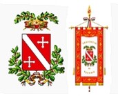 Teramo (in abruzzese Tèreme) è un comune italiano di 54.716 abitanti, capoluogo dell'omonima provincia in Abruzzo. Teramo è situata nella parte settentrionale dell'Abruzzo, nella Val Tordino, in una zona collinare sotto le pendici del Gran Sasso, che digrada verso la costa con una ricca vegetazione di vigneti e oliveti. La città sorge alla confluenza del fiume Tordino con il torrente Vezzola che cingono il suo centro storico. Essendo adagiata in una profonda conca, il clima è di tipo temperato semicontinentale, di transizione tra quello mediterraneo-collinare (tipico della zona teatina) e quello continentale (tipico del sulmonese), sia per quanto concerne le temperature, che nel mese più freddo (gennaio) si aggirano sui 5,5 °C e in quello più caldo (luglio) sui 25 °C, con un'escursione di quasi 20 °C, sia per le precipitazioni, che si aggirano sugli 800 mm annui e sono concentrate soprattutto nel primo autunno (settembre-ottobre). In inverno la neve può cadere abbondante, come testimoniato sia dal gennaio/febbraio 2005, sia soprattutto dal recente episodio del febbraio 2012. Data la sua posizione nel cuore di una bassa vallata, in estate non sono rari gli episodi di caldo intenso e afa stagnante. La gastronomia teramana è sorprendentemente ricca e varia e trae da antichissime tradizioni contadine i suoi inconfondibili profumi e sapori. Un vero e proprio rituale propiziatorio si celebra all'arrivo della primavera, ogni primo maggio, con la preparazione delle Virtù, un piatto le cui origini si perdono nella notte dei tempi quando, alla fine dell'inverno, le contadine univano alle primizie portate dalla buona stagione ciò che era rimasto nelle dispense delle scorte invernali. La preparazione, che secondo la tradizione dura tre giorni e tre notti, è estremamente laboriosa perché i numerosi ingredienti (fave e piselli freschi, lenticchie, ceci, fagioli, indivia, carciofi, spinaci, cicoria, bietole, cime di rape, cuori di sedano, zucchine, aglio, cipolla, erbe aromatiche, prosciutto, cotenna, orecchio e piedini di maiale, cotiche, “pallottine”) vanno cotti separatamente, e solo alla fine si possono amalgamare con la pasta, di vari tipi e colori, che dovrebbe essere fresca anche se sono molto comuni le paste secche ed i tortellini, nonostante i puristi storcano il naso. Le famiglie che ancora seguono la tradizione donano e scambiano le Virtù che vengono confrontate e giudicate; al giorno d'oggi, però, gran parte dei teramani si affida ai ristoranti che, ogni primo maggio, ne vendono grandi quantità. Un altro piatto principe della cucina teramana sono i Maccheroni alla chitarra o "Chitarra con le pallottine", nonostante il nome si tratta di una sorta di spaghetti a sezione quadrata che si ottengono pressando la sfoglia di pasta sulla chitarra: un attrezzo tradizionale abruzzese costituito da fili d'acciaio tesi, accostati parallelamente, su un'intelaiatura di legno. L'eccezionalità di questo piatto è nel sugo ricco di carne sotto forma di “pallottine”: piccolissime polpettine di carne mista preparate a mano e fatte soffriggere. Oltre alle “pallottine”, un elemento caratterizzante della cucina teramana sono le "scrippelle": sottilissime frittatine preparate versando su una padella caldissima una pastella di farina, acqua e uova; tanto simili alle ‘crepes' dei francesi che, secondo alcuni, da Teramo furono portate oltralpe al seguito dei loro eserciti. Le "scrippelle" sono alla base di due dei piatti fondamentali della cucina teramana: le straordinarie scrippelle mbusse: cioè bagnate, immerse in un leggero brodo di gallina dopo essere state cosparse di parmigiano ed arrotolate, ed il timballo di scrippelle, dove sostituiscono la pasta sfoglia nel separare gli strati di ingredienti: poco sugo, tante “pallottine” e tutto ciò che il gusto e l'esperienza della cuoca suggeriscono. Un primo piatto caratteristico del teramano è la "Zuppa di ceci, funghi e castagne". Le saporite Mazzarelle: una foglia di indivia legata con un budellino che avvolge pezzetti di coratella d'agnello (fegato, cuore e polmoni), con cipolla, aglio e prezzemolo, possono essere semplici o con il pomodoro. E poi le ‘Ndocca ‘Ndocca, il classico piatto povero dei contadini nel quale si utilizzano tutte le parti del maiale (orecchie, muso, cotenna, piedi, costate) che non possono diventare prosciutti o salumi. Parlando di dolci, si ricordano i "Caggionetti", tipico dolce abruzzese a forma di raviolo: una sfoglia leggerissima contiene un ripieno che, nei Caggiunitt‘ teramani è a base di castagne, insieme ai classici cioccolato, mandorle tostate, cedro candito, buccia di limone, rum e cannella e Li pappatill o "Pepatelli", (anche questi tipici del periodo natalizio come i "Calcionetti") sono preparati con farina mista bianca e integrale, mandorle miele e pepe in polvere con l'aggiunta di scorza d'arancia. Li pappatill risultano durissimi per cui vengono tagliati in fette sottili che hanno una forma che ricorda i cantucci toscani. Ancora Li sfujatell "Le sfogliatelle", che si differenziano da tutte le altre perché anticamente venivano preparate dalle pazienti massaie, con la marmellata d'uva fatta in casa; al giorno d'oggi si utilizzano anche altre marmellate. Si aggiungono mandorle e cacao in polvere e questo ripieno va poi messo dentro una sfoglia che una volta cotta avrà la tipica forma di mezza luna sfogliata. Sulle colline tramane si coltivano i tipici vitigni abruzzesi: il Montepulciano d'Abruzzo rosso o cerasuolo ed il Trebbiano d'Abruzzo bianco; il Montepulciano d'Abruzzo Colline Teramane DOCG è considerato uno dei i migliori vini della penisola.