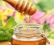 Il miele abruzzese Ottimo e profumato, il miele viene raccolto quasi ovunque in Abruzzo, che ne è fortissimo produttore. Tra le varietà più gustose ci sono quelle da fiori di timo, castagno o acacia.