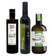 L’olio extra vergine di oliva degli uliveti dell’Abruzzo Le inconfondibili sagome degli ulivi sono una presenza familiare nel dolce paesaggio delle colline in provincia di Teramo, Pescara e Chieti. L’olio extravergine Dop prodotto in queste zone (e in particolare a Loreto Aprutino, Casoli, Campli, Moscufo, Lanciano, Fossacesia e Guardiagrele) regge il confronto con i migliori oli italiani e ottengono sempre nuovi successi nelle rassegne internazionali del settore. Una tradizionale preparazione casalinga, diffusissima oggi anche nei ristoranti e che può riservare “piccanti” sorprese agli incauti, è il cosiddetto olio santo, un olio di prima spremitura nel quale viene tenuto a macerare del peperoncino.