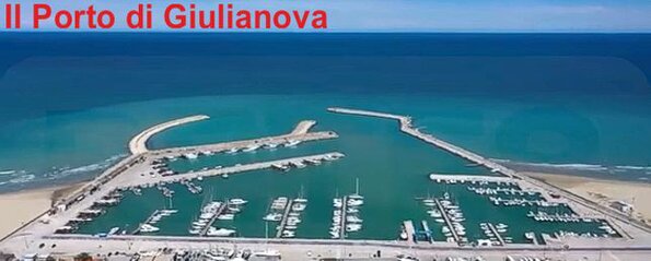 Il cicloturismo in Abruzzo trova a Giulianova un punto di interesse particolarmente suggestivo, dove il percorso lungo la costa può incontrare il porto e il paesaggio marittimo della città. Il porto di Giulianova è un’infrastruttura importante per il territorio e si articola in una zona commerciale, legata alle attività portuali e alla pesca, e in una parte turistica dedicata alla nautica da diporto. Per chi percorre la costa in bicicletta, l’area portuale rappresenta una tappa utile per conoscere più da vicino una realtà che combina tradizione marinara, attività economiche e vocazione turistica. Lungo l’itinerario cicloturistico è possibile apprezzare il rapporto tra la città e il mare, osservando le imbarcazioni, le strutture portuali e gli spazi che caratterizzano questo tratto della costa teramana, in un contesto che permette di alternare la pedalata alla scoperta del patrimonio locale e del paesaggio adriatico. La distinzione tra porto commerciale e porto turistico contribuisce a rendere Giulianova una destinazione interessante per un itinerario in bicicletta alla scoperta dell’Abruzzo costiero. La parte commerciale è strettamente connessa alle attività marittime e alla vita quotidiana del porto, mentre quella turistica accoglie la nautica da diporto e offre un ambiente più orientato alla fruizione del mare e al tempo libero. Inserire il porto di Giulianova in un percorso di cicloturismo significa quindi andare oltre la semplice esperienza balneare e conoscere una componente significativa dell’identità della città, dove il lavoro legato al mare convive con le attività ricreative e con l’accoglienza dei visitatori. La tappa può inoltre integrarsi con la scoperta del lungomare e degli altri luoghi di interesse di Giulianova, creando un itinerario capace di unire bicicletta, paesaggio, cultura marinara e turismo sostenibile.