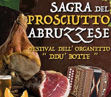 La Sagra del Prosciutto e il Festival del ‘ddu bbotte a Basciano, in provincia di Teramo, sono una delle celebrazioni più sentite della tradizione abruzzese, che si tiene ogni anno durante la prima settimana di agosto. Questo evento, che risale al 1968, è nato grazie all'impegno della Pro Loco di Basciano e da allora è diventato un punto di riferimento per la comunità locale e i turisti che giungono da tutta la regione. La sagra celebra il prosciutto abruzzese, uno dei prodotti tipici più pregiati, ma anche la musica e la danza, con un programma ricco di attività che unisce il folklore contadino con la contemporaneità. Durante la manifestazione, il prosciutto diventa il protagonista assoluto della festa, con degustazioni che permettono di assaporare le specialità della zona. Il piatto principe della sagra è proprio il prosciutto, preparato secondo antiche ricette tramandate da generazione in generazione. I visitatori possono gustarlo in un ambiente accogliente, mentre apprezzano anche i vari prodotti tipici locali come formaggi e vini che accompagnano l’offerta gastronomica. Il cibo è una parte fondamentale dell’evento, che diventa un’occasione per celebrare la cultura enogastronomica del territorio abruzzese. Il Festival del ‘ddu bbotte, che si svolge in parallelo alla sagra, è una manifestazione che celebra la musica popolare abruzzese. Il ‘ddu bbotte è un tipo di organetto a due bassi, strumento tradizionale che ha accompagnato generazioni di suonatori nelle danze popolari. Ogni anno, il festival offre l’opportunità di ascoltare i suoni coinvolgenti di questo strumento, mentre i partecipanti sono invitati a ballare al ritmo di polche, valzer e saltarelli, i tipici balli della tradizione abruzzese. La musica non solo crea un’atmosfera festosa, ma coinvolge tutti i partecipanti, creando un legame profondo tra il pubblico e la cultura popolare. Oltre alla musica e al cibo, la sagra e il festival offrono anche una serie di eventi collaterali, tra cui spettacoli folkloristici e momenti di socializzazione. I gruppi folkloristici locali si esibiscono nelle piazze del paese, portando in scena danze tradizionali che raccontano la storia e le tradizioni di Basciano e dei paesi circostanti. Le strade si animano con balli, musiche e risate, mentre i residenti e i visitatori si mescolano in un clima di allegria e convivialità, che rende la festa un’esperienza indimenticabile. In sintesi, la Sagra del Prosciutto e il Festival del ‘ddu bbotte sono due manifestazioni che rappresentano l’essenza del folclore abruzzese e della vita contadina. Ogni anno, Basciano diventa un punto di riferimento per chi vuole scoprire le tradizioni più autentiche di questa terra. La festa è un'occasione per riscoprire i sapori del passato, la musica che ha segnato intere generazioni e la bellezza di una comunità che si ritrova ogni anno per celebrare insieme la propria cultura e le proprie radici.