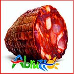 L’Accademia nasce per tutelare e valorizzare la Ventricina del Vastese, una specialità tipica della zona collinare e pedemontana, prossima al fiume Trigno e al fiume Sinello, detta appunto del vastese. Oltre al disciplinare di tutela, che determina con precisione le tipologie di maiali da utilizzare e le modalità di lavorazione, numerose sono le iniziative dell’Accademia: da un magazine alla partecipazione alle maggiori fiere ed eventi nazionali. L’obiettivo quello di salvaguardare la “vera” Ventricina dall’assalto delle molte imitazioni industriali, di bassa qualità e minor costo.