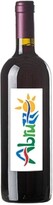 I Vini d'Abruzzo - Altre parti d’Italia producono dei vini più celebri. Nessuna regione, però, ha fatto negli ultimi anni dei progressi altrettanto importanti, in materia di vino, di quelli dell’Abruzzo. A testimoniarlo, oltre al crescente interesse che incontrano i vini DOC abruzzesi (bianchi, rossi e rosati) sui mercati di tutta Europa, sono i numerosi premi e riconoscimenti internazionali raccolti negli ultimi anni dai migliori produttori della regione. I vitigni tradizionali dell’Abruzzo sono il Trebbiano tra i bianchi, il Montepulciano tra i rossi e il Cerasuolo. A essi, negli ultimi anni, sono stati affiancati il Sauvignon, lo Chardonnay, l’Aglianico, il Sangiovese e il Pinot. Le zone di produzione più importanti sono la valle del Pescara tra Popoli e il capoluogo e le colline di Teramo, Pescara e Chieti. L’elenco dei vini DOC della regione include il Montepulciano d’Abruzzo (nelle varietà rosso e cerasuolo) profumato e dal sapore asciutto e robusto, il Trebbiano d’Abruzzo asciutto e dal delicato profumo, e il Controguerra, un vino bianco fruttato prodotto nel Teramano.