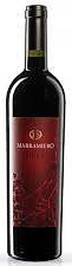 Il Montepulciano d'Abruzzo DOC Montepulciano d'Abruzzo DOC. Il Montepulciano d'Abruzzo da solo rappresenta oltre l'80% del totale dei vini a denominazione prodotti in Abruzzo ed è tra i primi tre vini DOC prodotti in Italia. Riconoscerlo è facile: un invitante rosso rubino intenso, l'inconfondibile profumo di frutti rossi, fiori e spezie, il sapore asciutto, morbido, giustamente tannico, rendono il Montepulciano d'Abruzzo unico. Numerosi documenti storici dimostrano che il vitigno Montepulciano è presente nella regione sin dalla metà del ‘700 e che ha trovato in questa terra il suo posto d'elezione. Coltivato in passato nella Valle Peligna, in provincia de L'Aquila e nelle colline interne della provincia di Pescara, a partire dagli anni ‘50 del secolo scorso la coltivazione del Montepulciano si è estesa a tutta la fascia collinare litoranea e oggi costituisce il principale vitigno rosso d'Abruzzo. Il Montepulciano d'Abruzzo DOC viene ottenuto unicamente da vigneti ubicati in terreni collinari o di altopiano, la cui altitudine non deve essere superiore ai 500 metri s.l.m. ed eccezionalmente ai 600 metri per quelli esposti a mezzogiorno. Il Montepulciano d'Abruzzo è ottenuto quasi esclusivamente dalle uve del vitigno omonimo, con l'eventuale piccola aggiunta (max 15%) di altre uve provenienti da vitigni a bacca rossa idonei alla coltivazione nel territorio abruzzese. Il Montepulciano è un vitigno vigoroso e mediamente tardivo (la maturazione si colloca quasi sempre tra la prima e la seconda decade di ottobre), adattabile a vari sistemi di coltivazione, resistente e generoso; dà origine a vini dalle caratteristiche organolettiche decisamente interessanti, di immediata piacevolezza se bevuto giovane (da sei-otto mesi sino a diciotto mesi dalla vendemmia, come avviene in molti dei vini di fascia economica), mentre dimostra di essere complesso e di stoffa superiore se maturato a lungo in botti di rovere. Per la provincia di Pescara, dalla vendemmia 2006 del Montepulciano d'Abruzzo, sono state riconosciute due sotto-denominazioni: “Terre dei Vestini” e “Casauria o Terre di Casauria”. Dalla vendemmia 2010, invece, per la provincia di Chieti è stata riconosciuta la sottozona "Teate" mentre per la provincia de L'Aquila sono state riconosciute le sottozone "Terre dei Peligni" e "Alto Tirino".