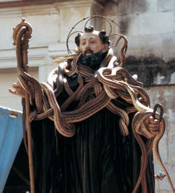 Cocullo: 1° giovedì Processione dei Serpari.